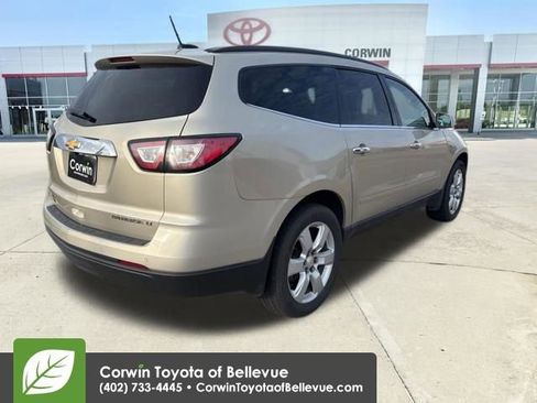 Used 2016 Chevrolet Traverse LT w/ Style and Technology Package FWD image 6