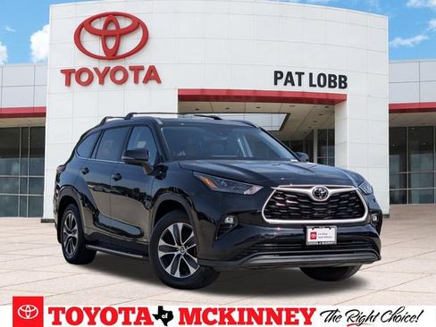 Certified 2025 Toyota Highlander XLE AWD/4WD image 1