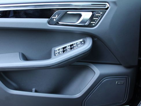 New 2025 Porsche Macan image 13