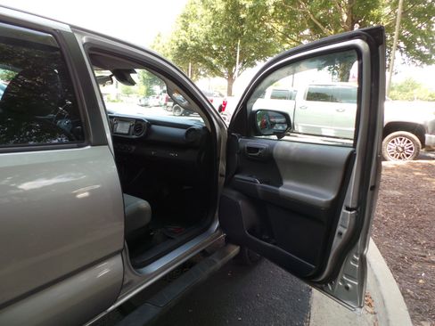 Used 2018 Toyota Tacoma SR w/ SR Convenience Package RWD image 40