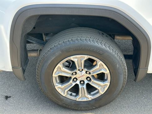 Used 2024 GMC Sierra 1500 SLT AWD/4WD image 10
