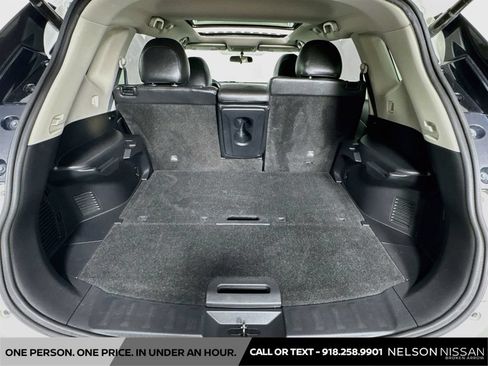 Used 2018 Nissan Rogue SV w/ Sun & Sound Touring Package FWD image 27