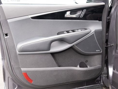 Used 2017 Kia Sorento SX image 16