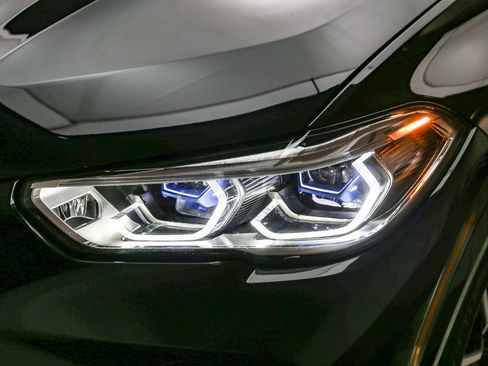 Certified 2022 BMW X5 xDrive40i w/ M Sport Package AWD/4WD image 8