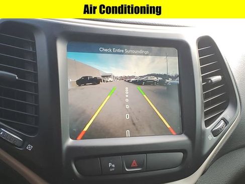 Certified 2018 Jeep Cherokee Latitude image 18