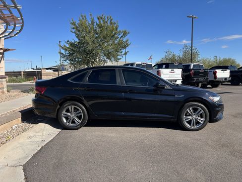Used 2019 Volkswagen Jetta R-Line image 2