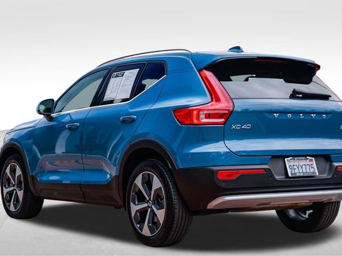 Used 2023 Volvo XC40 B5 Plus w/ Climate Package image 5