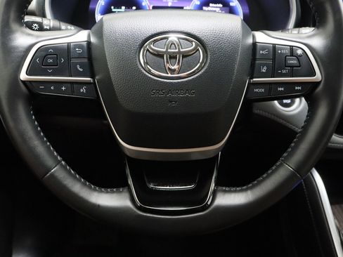 Used 2024 Toyota Highlander Limited image 24