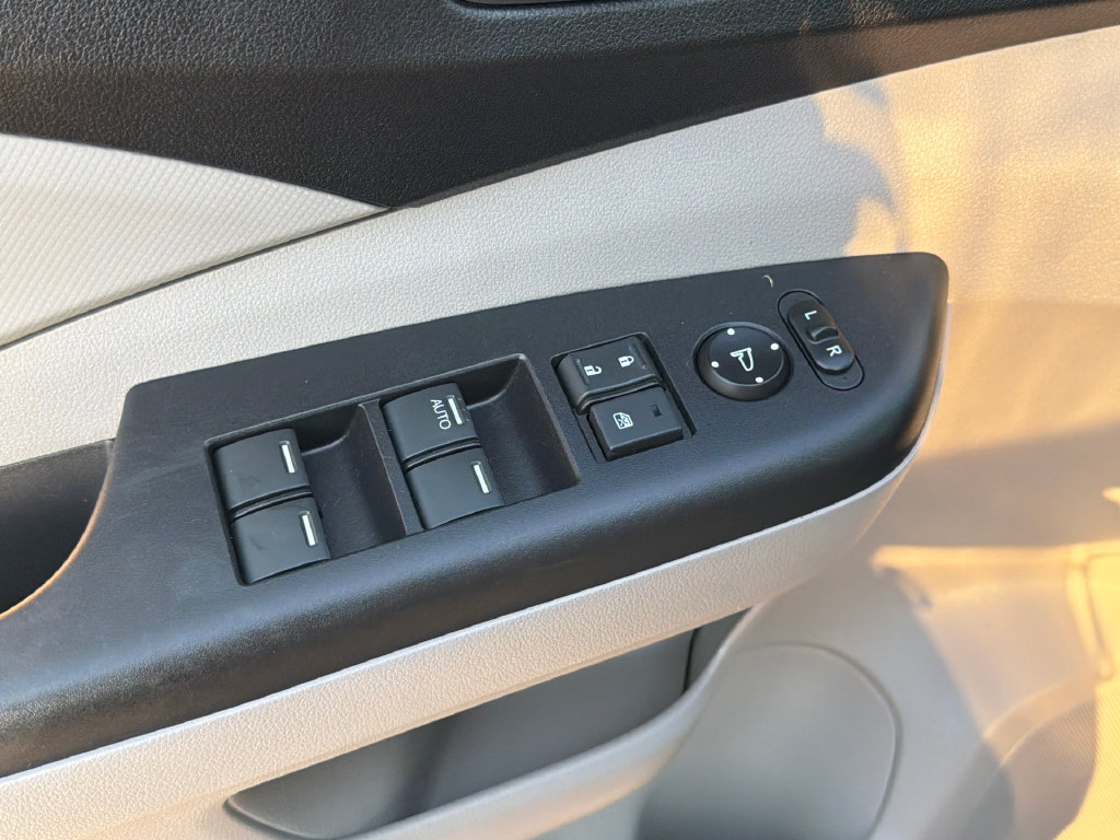 Used 2013 Honda CR-V LX image 17