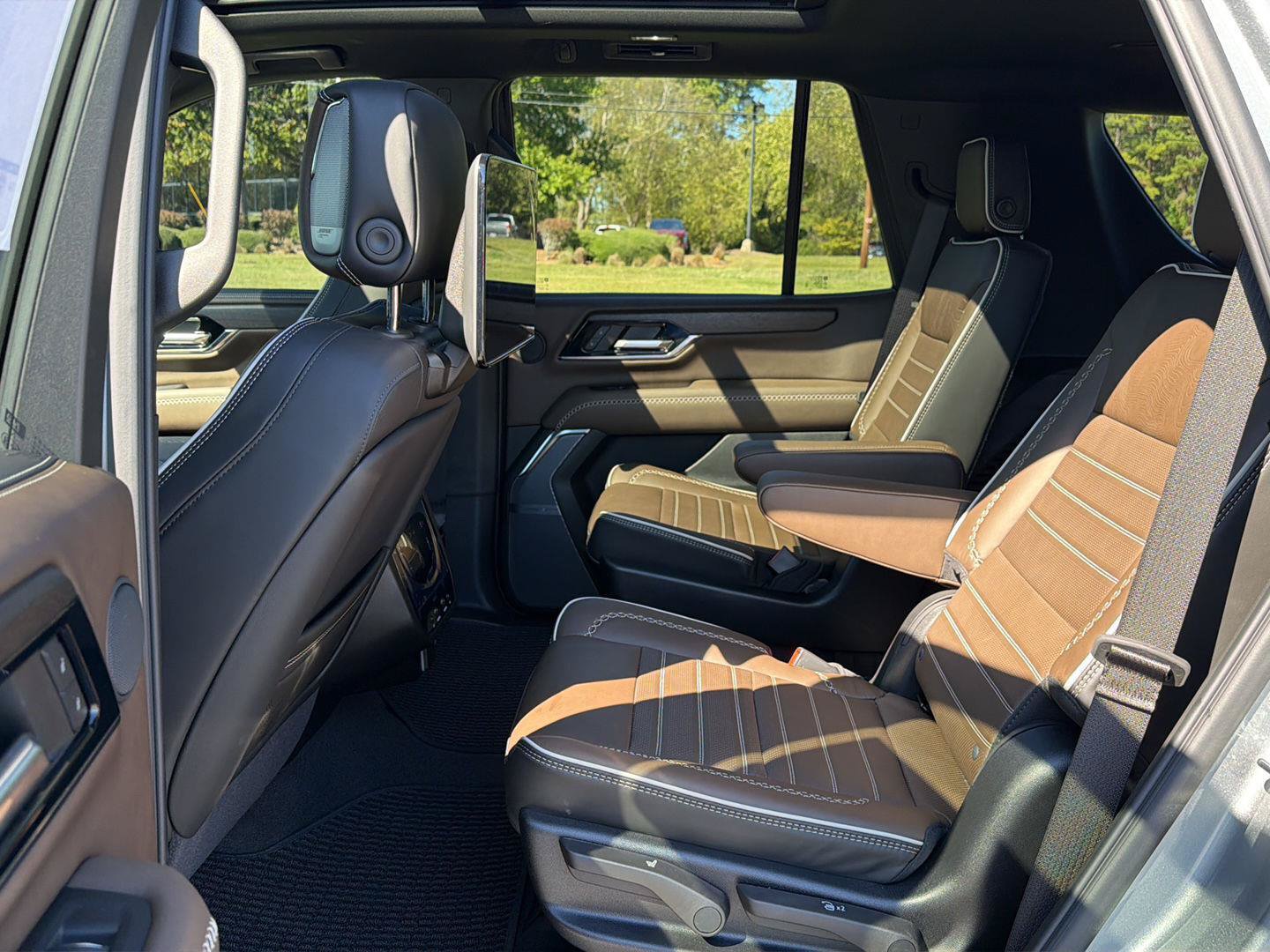 Used 2026 GMC Yukon Denali Ultimate AWD/4WD image 11