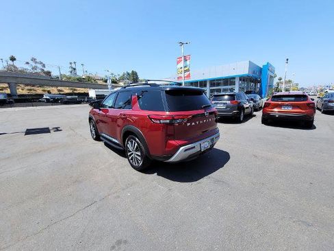 Used 2022 Nissan Pathfinder Platinum FWD image 6