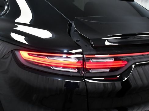 Used 2022 Porsche Cayenne Platinum Edition image 83