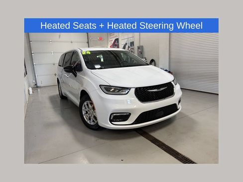 Used 2024 Chrysler Pacifica Touring-L FWD image 1