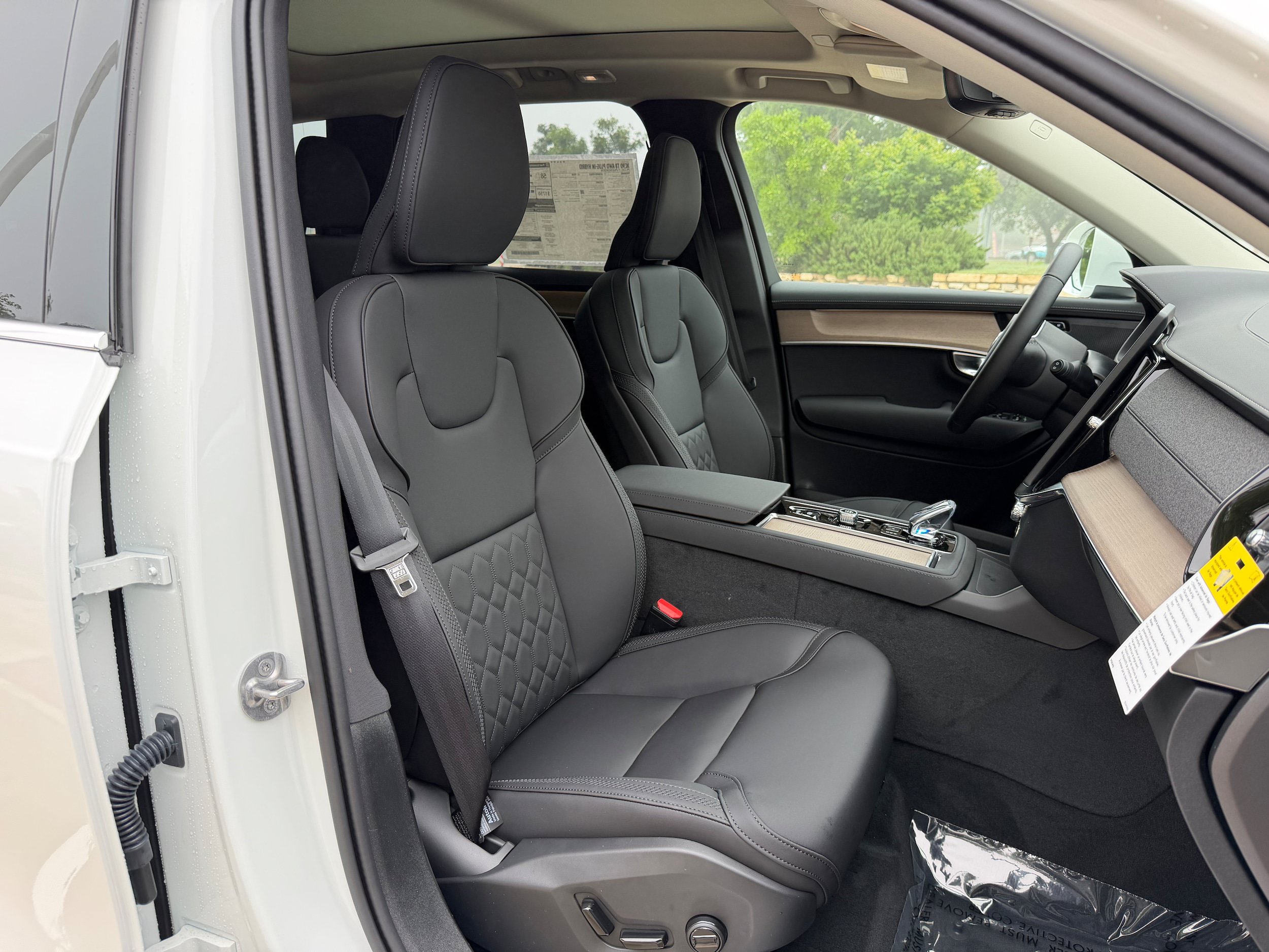 New 2026 Volvo XC90 T8 Plus w/ Protection Package Premier AWD/4WD image 8