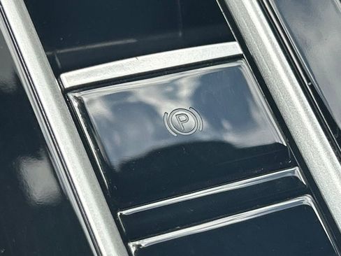 Certified 2024 Volkswagen Atlas Cross Sport SEL image 62