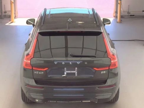 Used 2022 Volvo XC60 B5 Momentum AWD/4WD image 17