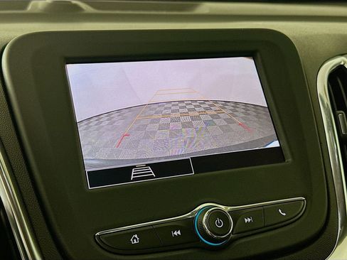 Used 2023 Chevrolet Equinox LT FWD image 18