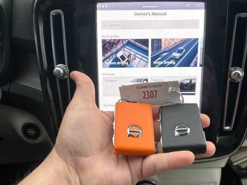 Certified 2023 Volvo XC40 B5 Plus w/ Protection Package Premier image 4