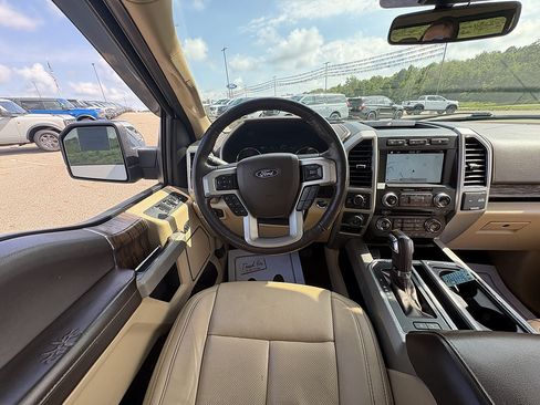 Used 2018 Ford F150 Lariat w/ Equipment Group 502A Luxury AWD/4WD image 22