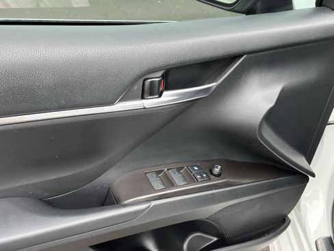 Used 2021 Toyota Camry SE image 16