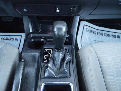 Used 2017 Toyota Tacoma 4x4 Access Cab image 27