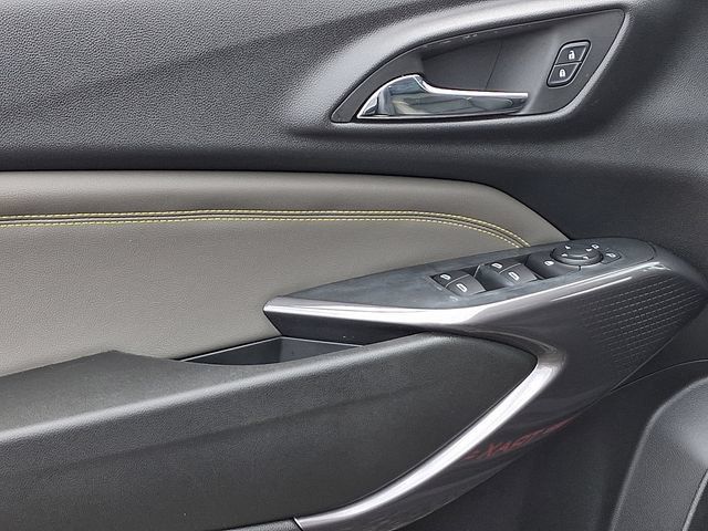 Used 2024 Chevrolet Trax ACTIV w/ Sunroof Package FWD image 22