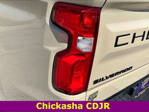 Used 2022 Chevrolet Silverado 1500 LT Trail Boss w/ LT Trail Boss Premium Package image 22