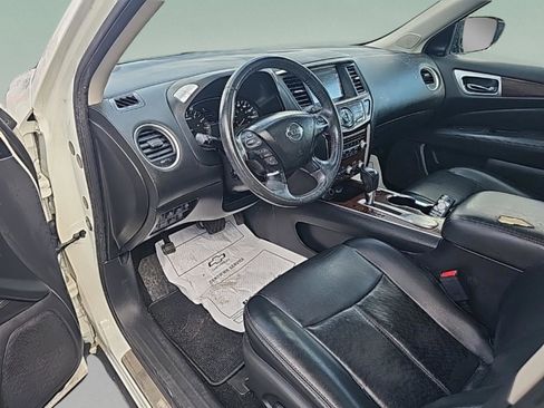 Used 2017 Nissan Pathfinder Platinum w/ Family Entertainment Package image 10
