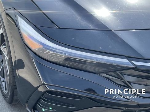 Used 2025 Hyundai Elantra Limited FWD image 9