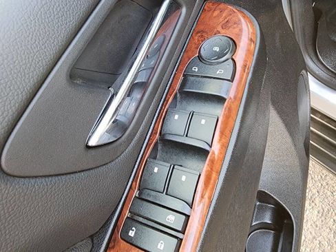 Used 2013 Chevrolet Avalanche LT image 15