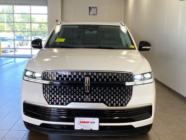 New 2027 Lincoln Navigator Reserve AWD/4WD image 3