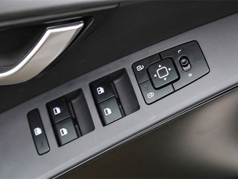 Certified 2025 Kia Niro LX image 20