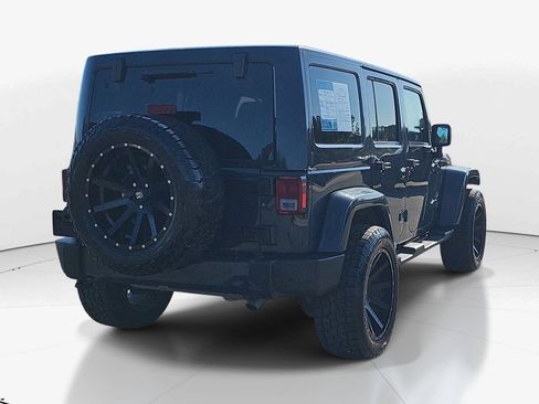 Used 2017 Jeep Wrangler Unlimited Sahara w/ Connectivity Group AWD/4WD image 6