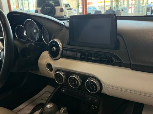 Used 2021 MAZDA MX-5 Miata RF Grand Touring image 25
