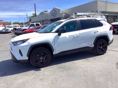 Used 2021 Toyota RAV4 LE AWD/4WD image 8