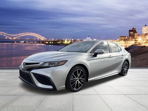 Used 2021 Toyota Camry SE image 1