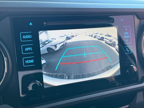 Used 2018 Toyota Tacoma TRD Sport w/ Technology Package RWD image 18