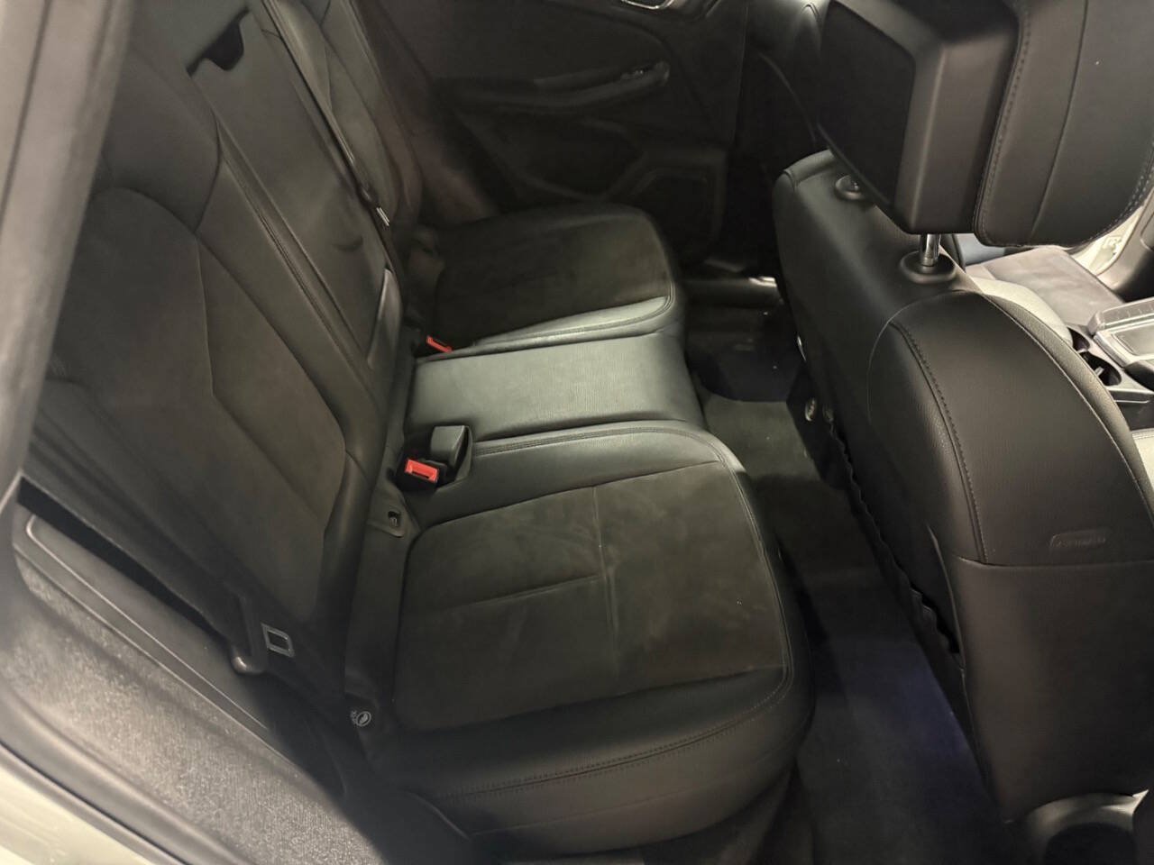 Used 2018 Porsche Macan AWD/4WD image 17