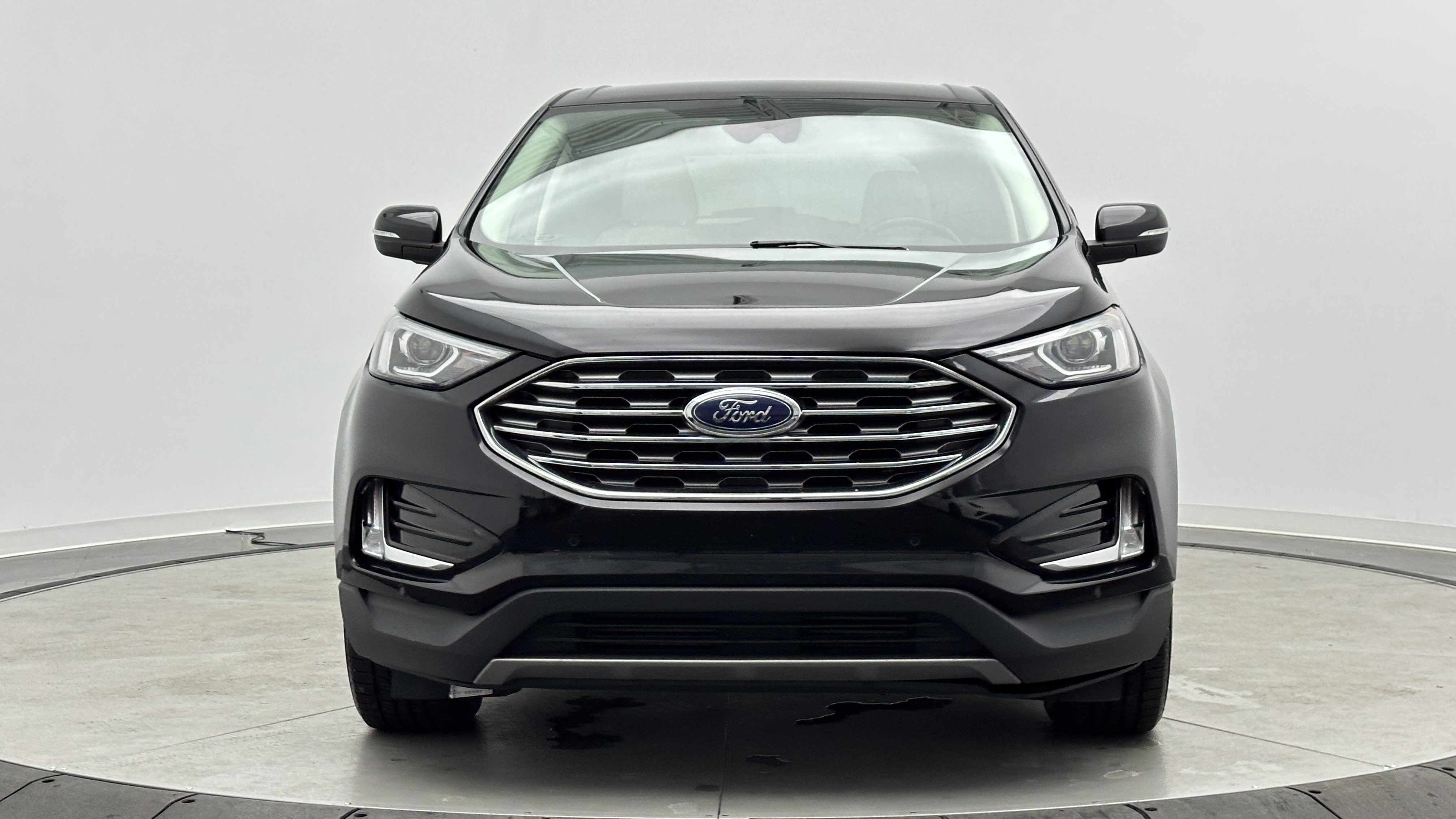 Used 2021 Ford Edge Titanium w/ Cargo Accessory Package FWD image 2