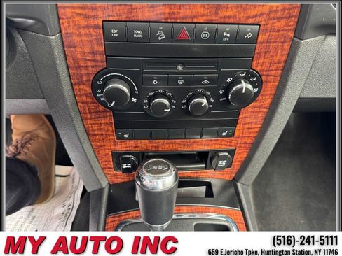 Used 2009 Jeep Commander Limited image 20