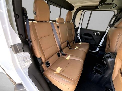 Used 2021 Jeep Gladiator Overland AWD/4WD image 29