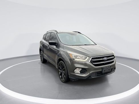 Used 2018 Ford Escape SE w/ SE Sport Appearance Package image 2