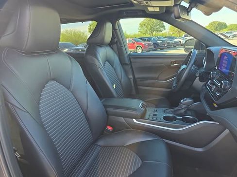 Used 2024 Toyota Highlander XSE image 10