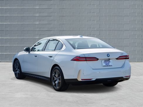 Used 2025 BMW i5 eDrive40i image 3