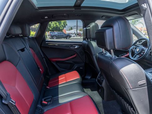 Used 2021 Porsche Macan AWD/4WD image 35