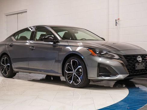 Used 2024 Nissan Altima 2.5 SR FWD image 5