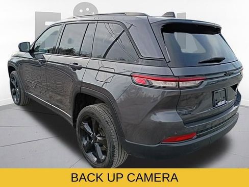 Used 2023 Jeep Grand Cherokee Limited w/ Black Appearance Package AWD/4WD image 9