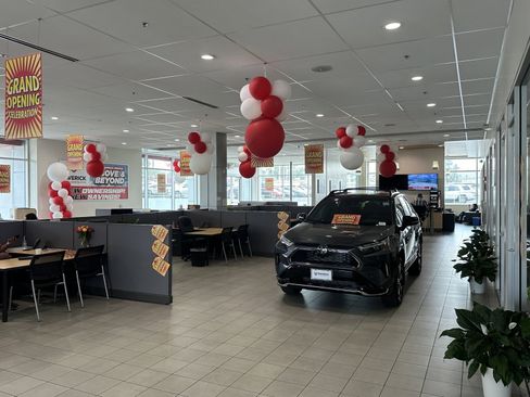 Used 2018 Toyota Tundra SR5 w/ SR5 Upgrade Package image 31