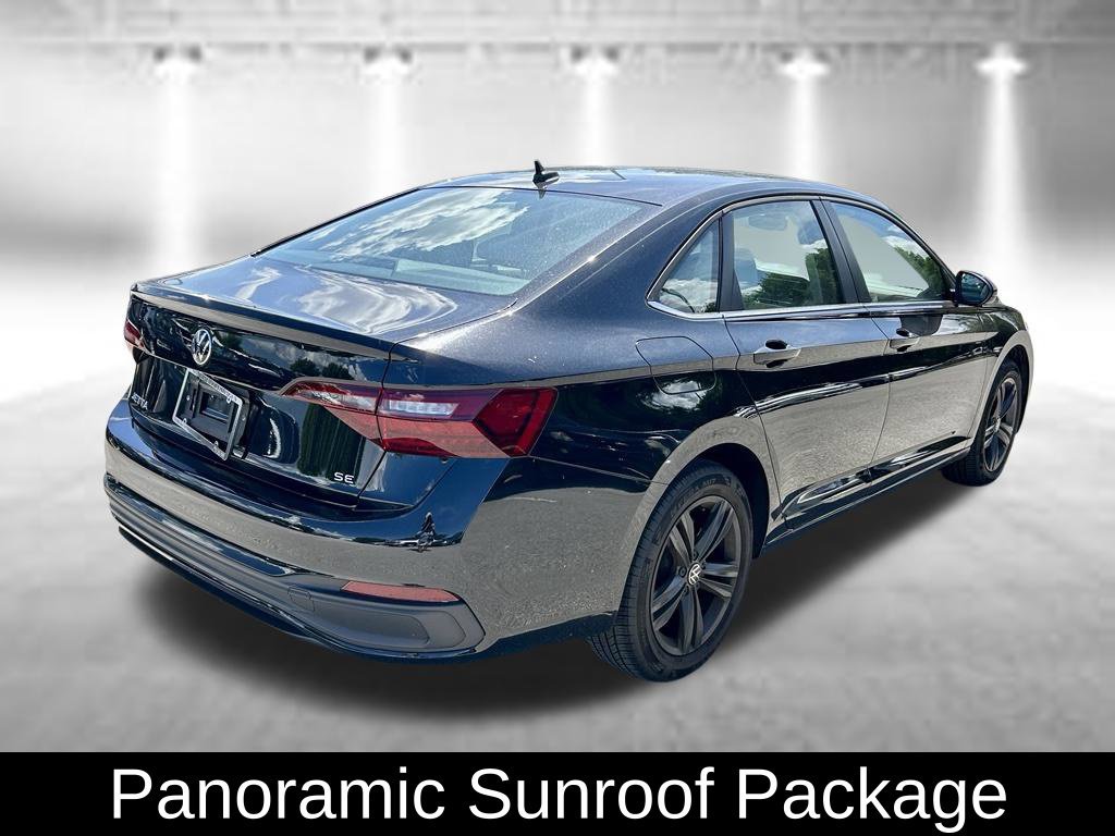 Used 2024 Volkswagen Jetta SE w/ Panoramic Sunroof Package FWD image 5