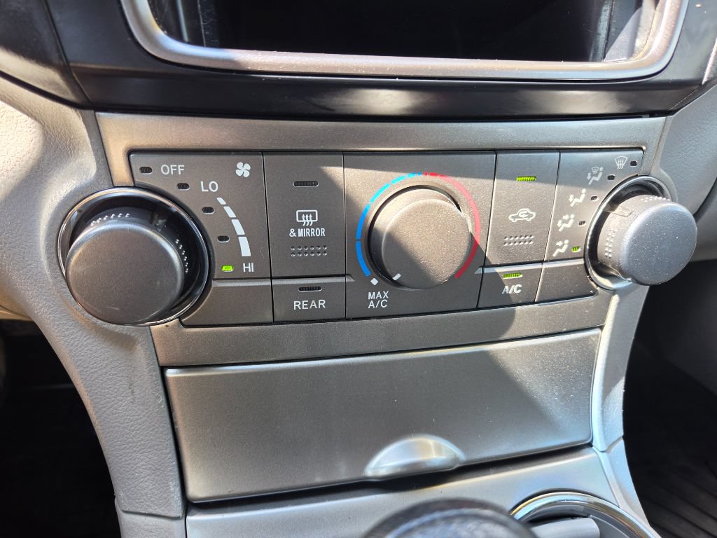 Used 2013 Toyota Highlander Plus FWD image 22